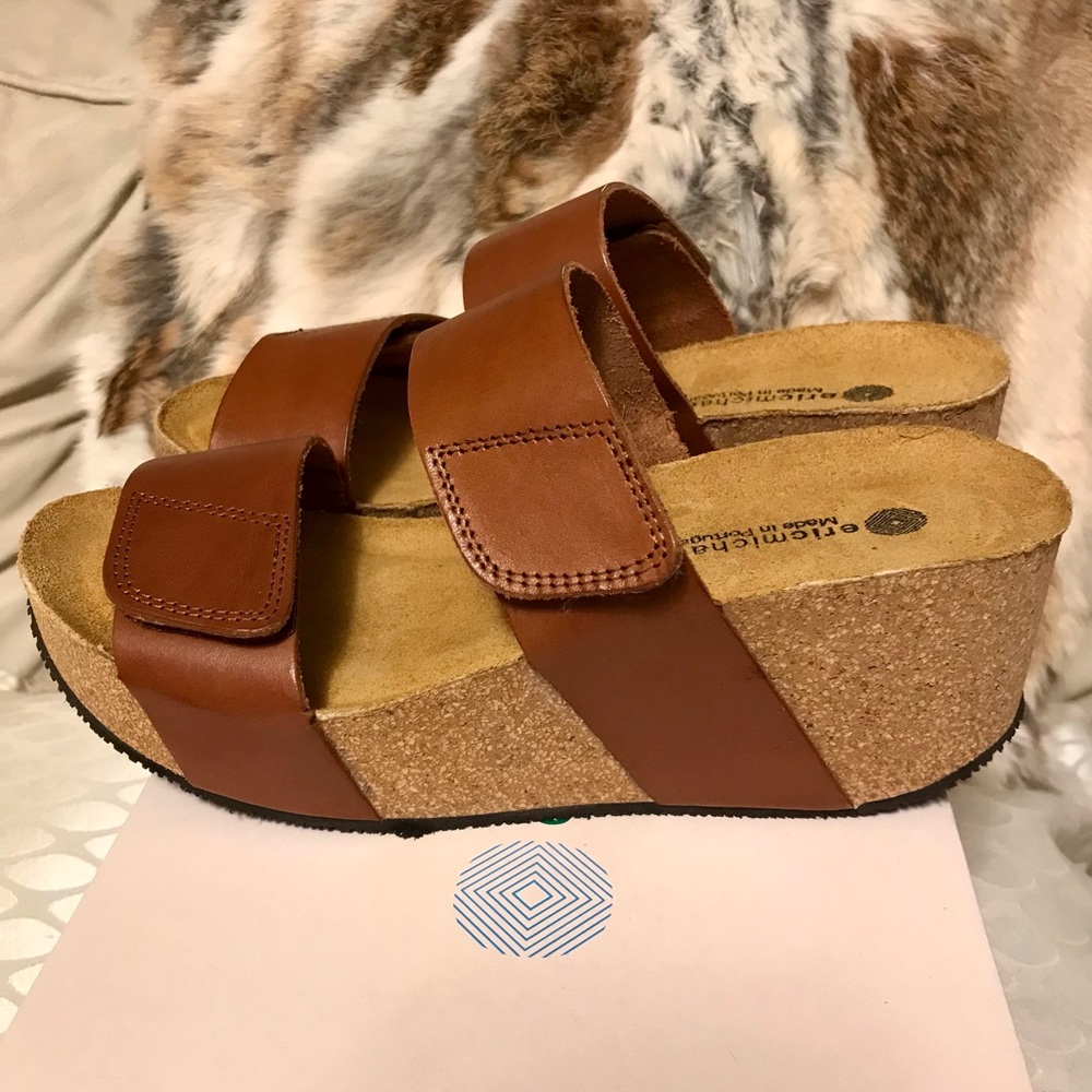 Erin Michael sandals New in box beautiful shade of brown 6.5